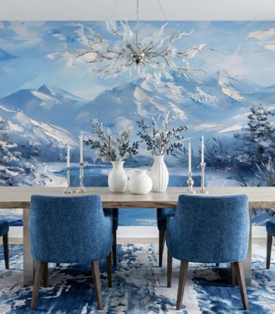 Artistiek fotobehang van een besneeuwd berglandschap in verschillende tinten blauw en wit met een geschilderde textuur.